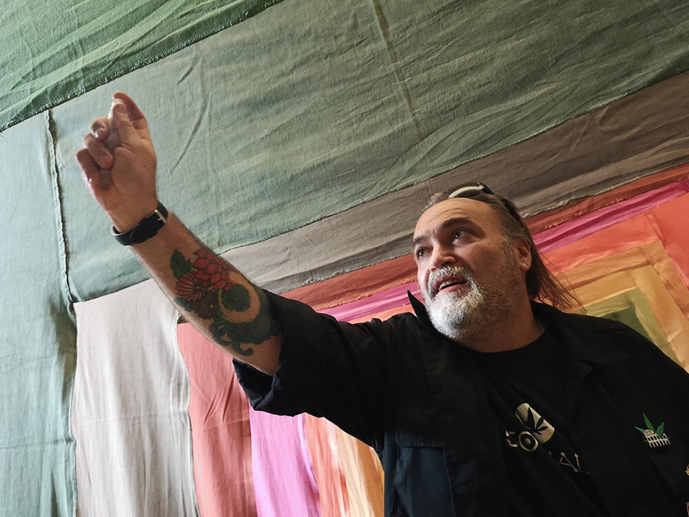 05-massimoburgio-burningmax-50shadesofgreen-salonecanapamilano2019-installation