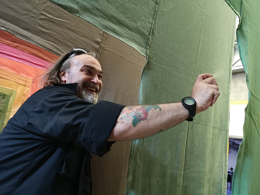 06-massimoburgio-burningmax-50shadesofgreen-salonecanapamilano2019-installation